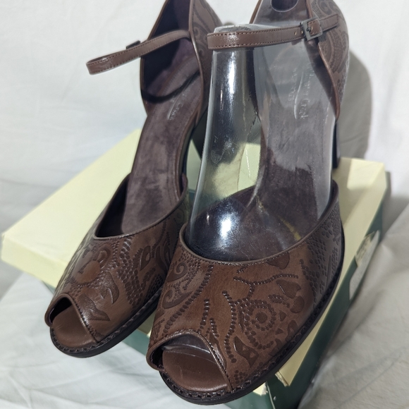 NIB Coldwater Creek Leather Peep Toe Pumps - Picture 4 of 5